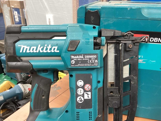 Makita dbn600 brad tacker incl. 5a accu bl1850b + dc18rc acculader + m-box - afbeelding 11 van  15