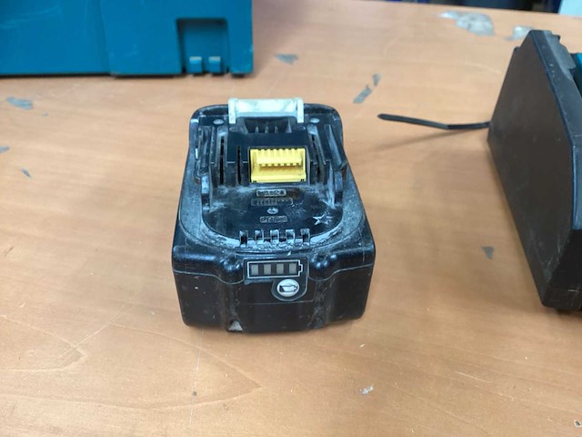 Makita dbn600 brad tacker incl. 5a accu bl1850b + dc18rc acculader + m-box - afbeelding 14 van  15