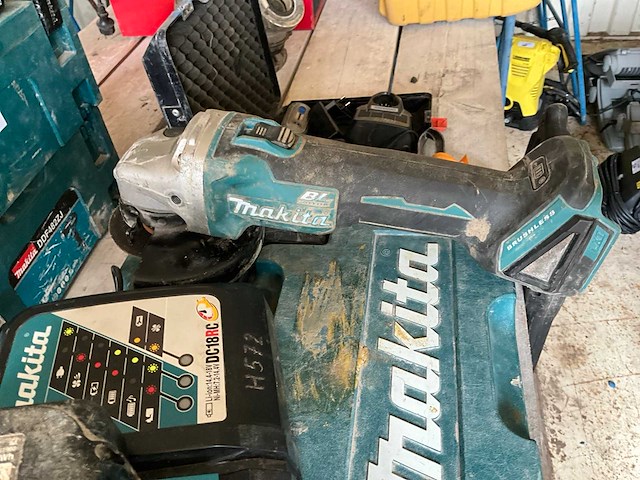 Makita dga504 haakse slijpmachine - afbeelding 2 van  5
