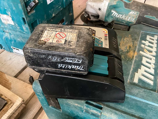 Makita dga504 haakse slijpmachine - afbeelding 3 van  5