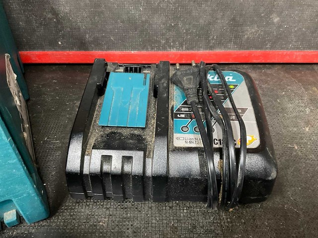Makita dga504 slijpmachine - afbeelding 4 van  7