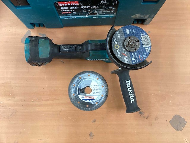 Makita dga505 haakse slijpmachine - afbeelding 7 van  10