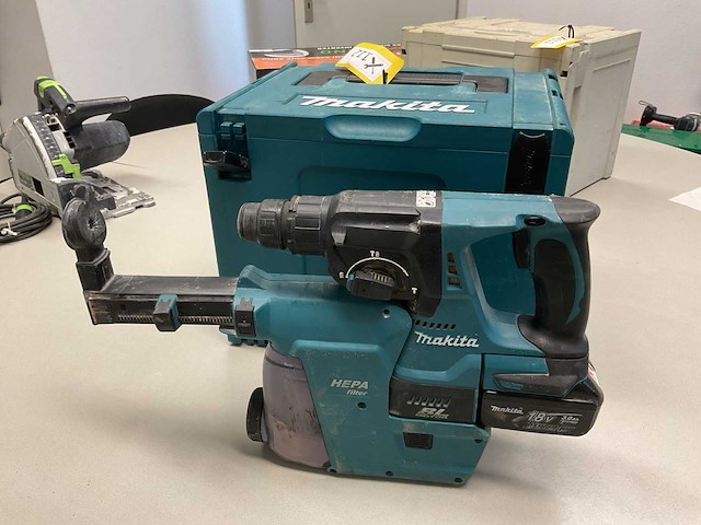 Makita dhr242 + dx07 boor-/breekhamer met stofafzuiging - afbeelding 1 van  4