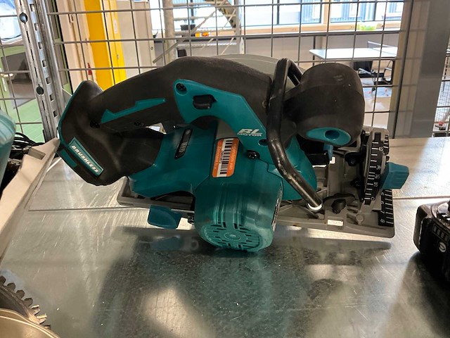 Makita dhs680 cirkelzaagmachine (2x) - afbeelding 2 van  4