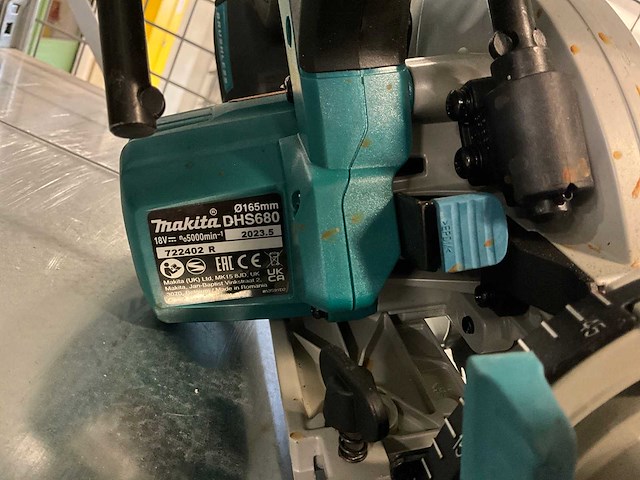 Makita dhs680 cirkelzaagmachine (2x) - afbeelding 3 van  4