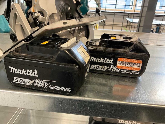 Makita dhs680 cirkelzaagmachine (2x) - afbeelding 4 van  4