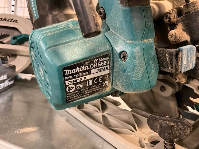 Makita dhs680 cirkelzaagmachine (2x) - afbeelding 3 van  4