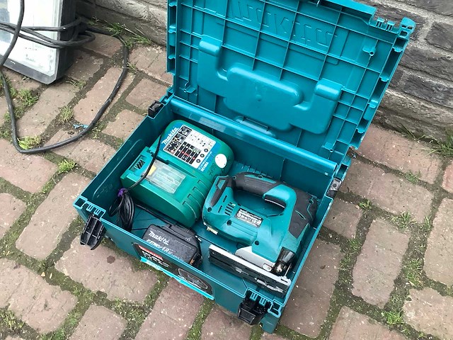 Makita djv182 accu decopeerzaag - afbeelding 1 van  2