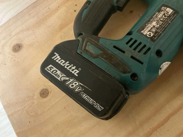 Makita djv182 decoupeerzaag - afbeelding 3 van  4