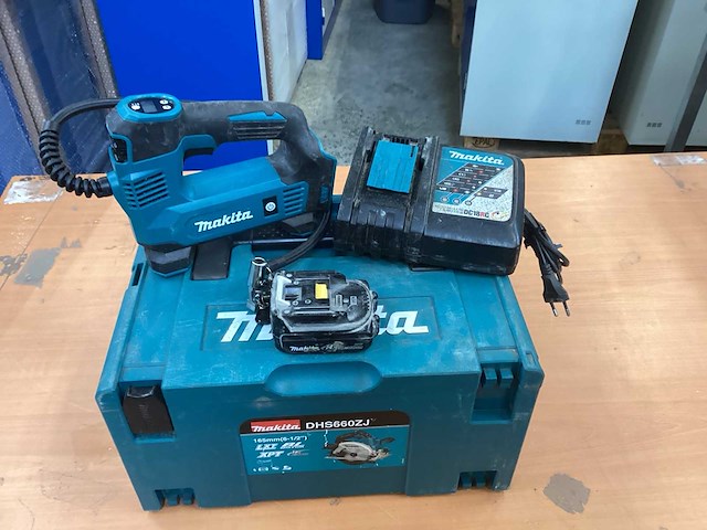 Makita dmp180 luchtpomp 18v incl. acculader dc18rc + 14.4v accu - afbeelding 1 van  13