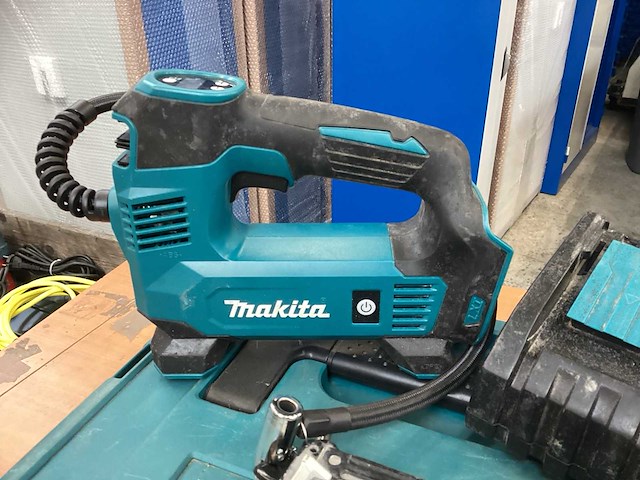 Makita dmp180 luchtpomp 18v incl. acculader dc18rc + 14.4v accu - afbeelding 7 van  13