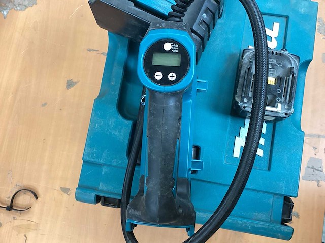 Makita dmp180 luchtpomp 18v incl. acculader dc18rc + 14.4v accu - afbeelding 10 van  13
