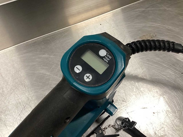 Makita dmp180z draadloze luchtpomp - afbeelding 6 van  7