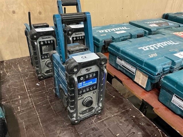 Makita dmr110 bouwradio - afbeelding 1 van  4