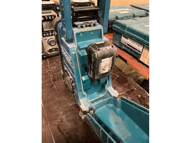 Makita dmr110 bouwradio - afbeelding 4 van  4