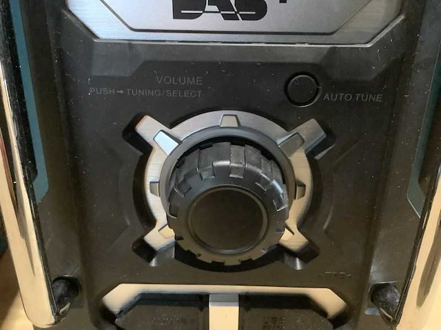 Makita dmr112 bluetooth/dab+ bouwradio op accu - afbeelding 4 van  4