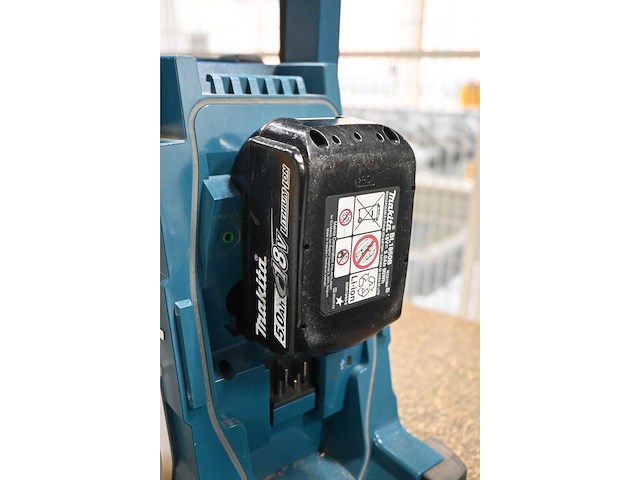 Makita dmr112 dab bouwradio - afbeelding 5 van  5