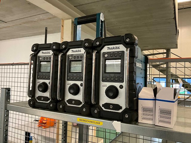 Makita dmr116 accu radio (3x) - afbeelding 1 van  4