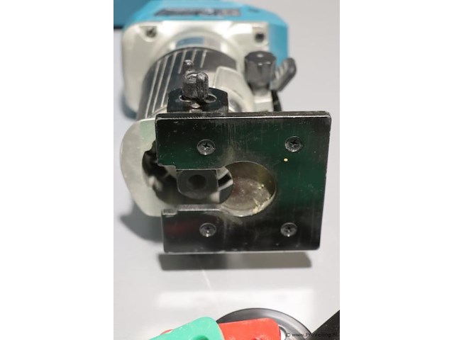 Makita drt50zjx2 koolborstelloze accu-boven- en kantenfrees, 18v - afbeelding 7 van  10