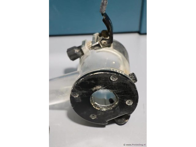 Makita drt50zjx2 koolborstelloze accu-boven- en kantenfrees, 18v - afbeelding 8 van  10