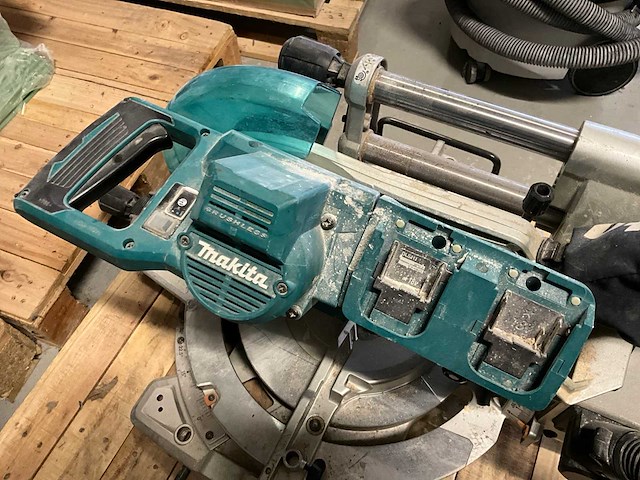 Makita dsl111 radiaal accu-afkortzaagmachine - afbeelding 6 van  7