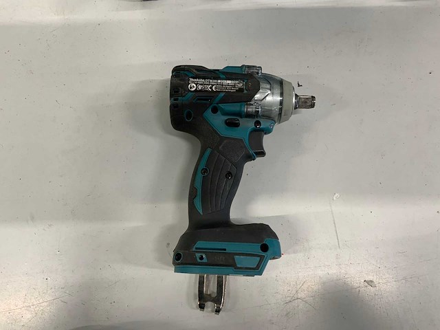 Makita dtw 285 slagmoersleutel inclusief diverse accessoires - afbeelding 3 van  5
