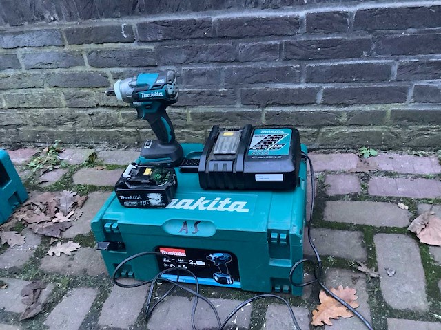 Makita dtw285 accu slagmoersleutel - afbeelding 1 van  4