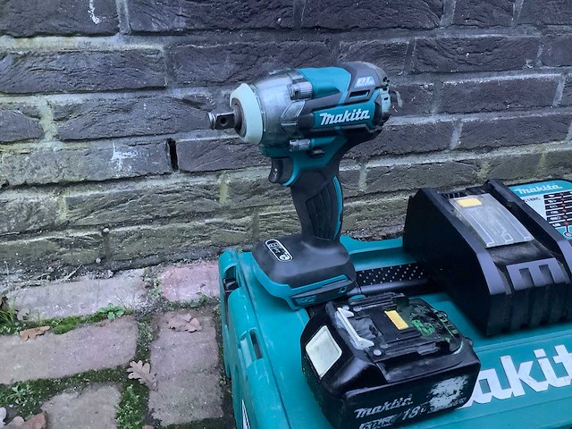 Makita dtw285 accu slagmoersleutel - afbeelding 2 van  3