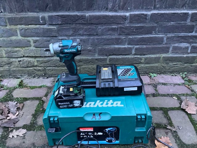 Makita dtw285 accu slagmoersleutel - afbeelding 2 van  3