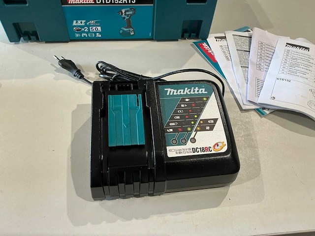 Makita dtw300 slagschroevendraaier - afbeelding 1 van  2