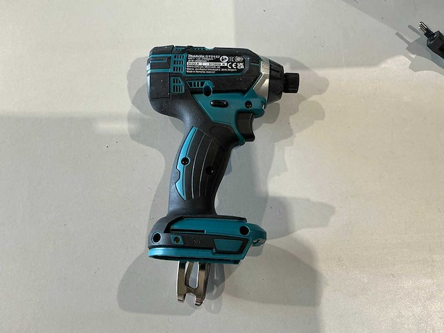 Makita dtw300 slagschroevendraaier - afbeelding 2 van  2