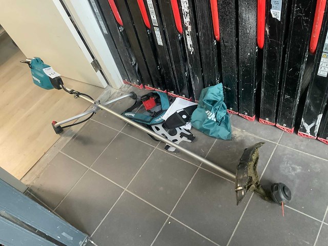 Makita dur369a accu bosmaaier - afbeelding 1 van  4
