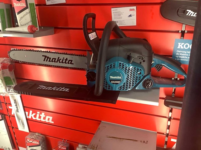 Makita ea4300f kettingzaag - afbeelding 1 van  4