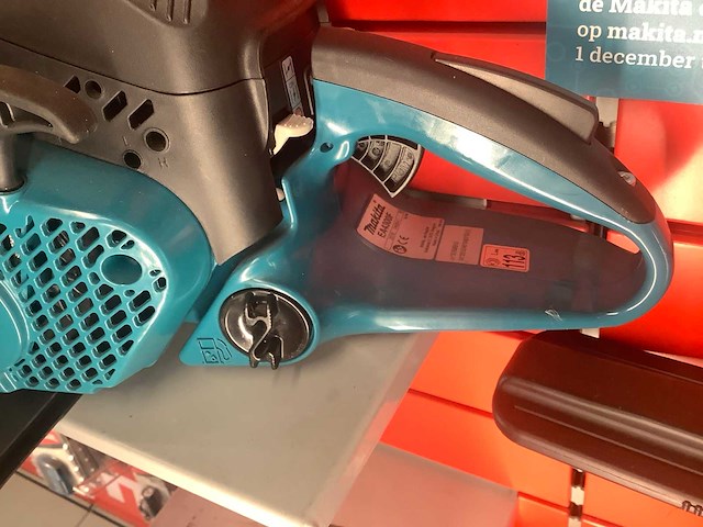 Makita ea4300f kettingzaag - afbeelding 3 van  4