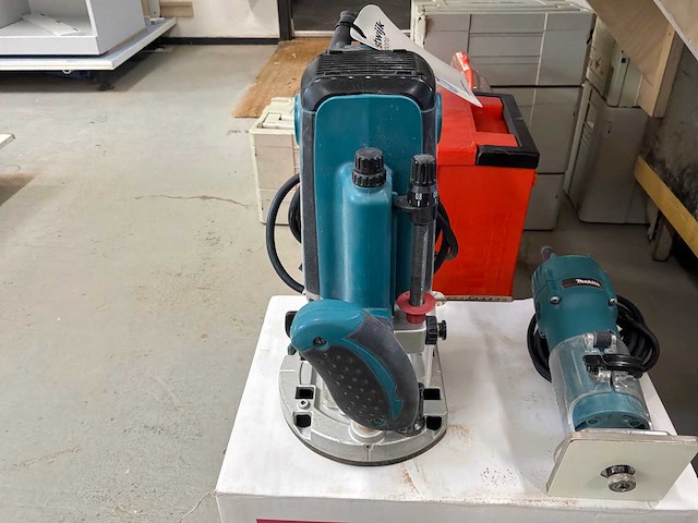 Makita freesmachine (2x) - afbeelding 9 van  15