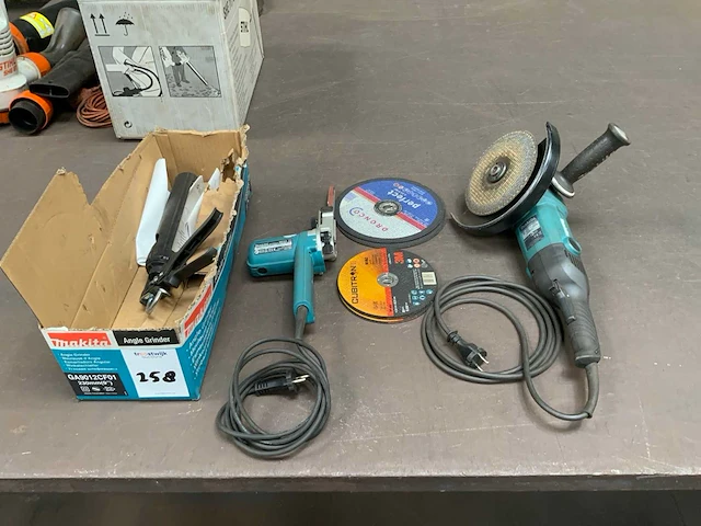 Makita ga 9012c haakse slijpmachine en bandschuurmachine - afbeelding 1 van  5
