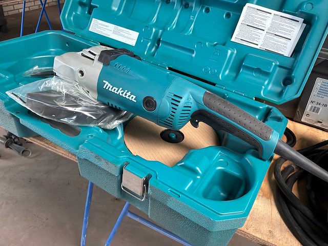 Makita ga9020 haakse slijpmachine - afbeelding 1 van  5