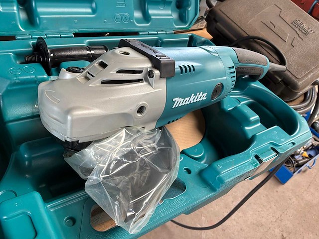 Makita ga9020 haakse slijpmachine - afbeelding 2 van  5