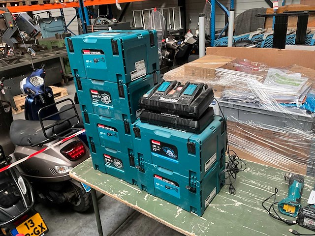 Makita gereedschapskoffer (6x) en 2x makita dc18rd acculader - afbeelding 7 van  8