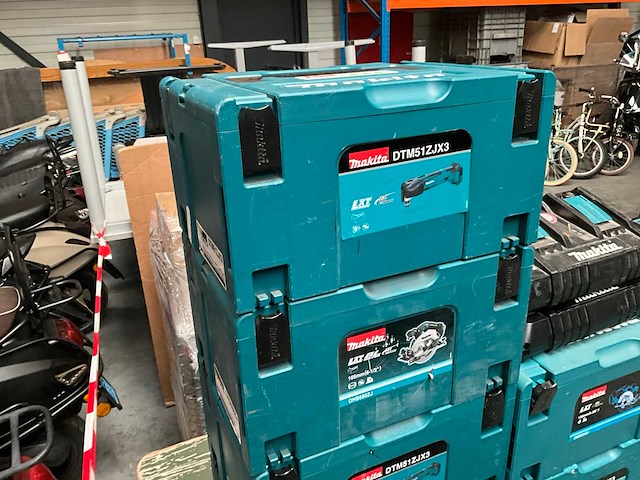 Makita gereedschapskoffer (6x) en 2x makita dc18rd acculader - afbeelding 1 van  8