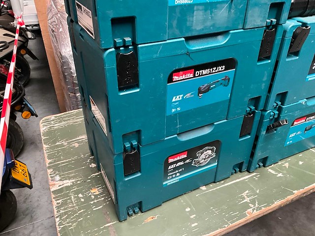 Makita gereedschapskoffer (6x) en 2x makita dc18rd acculader - afbeelding 2 van  8