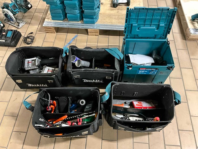 Makita gereedschapstas met inhoud (4x) - afbeelding 1 van  8