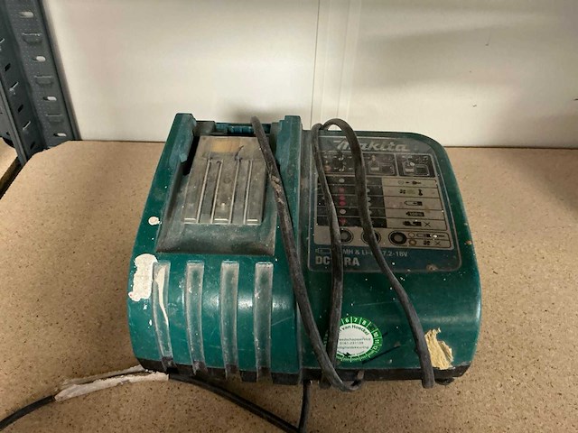 Makita haakse boormachine en stofafzuigsysteem - afbeelding 5 van  7
