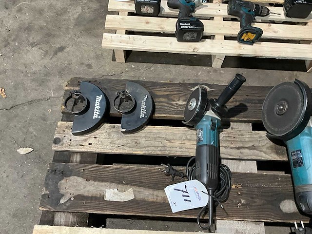 Makita haakse slijpmachine (3x) - afbeelding 5 van  5