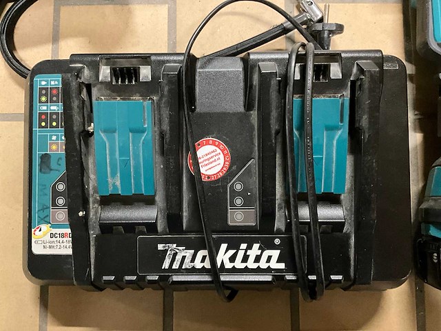 Makita haakse slijpmachine en luchtpomp - afbeelding 4 van  6