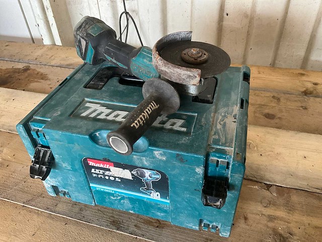 Makita haakse slijpmachine - afbeelding 4 van  4