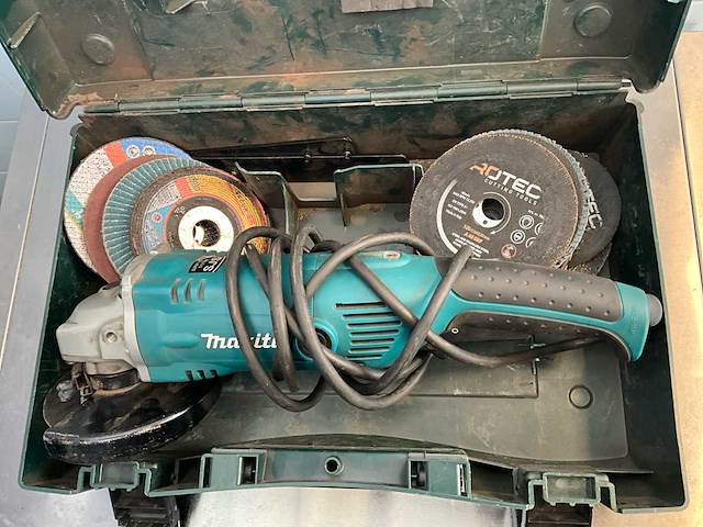 Makita haakse slijpmachine - afbeelding 2 van  4