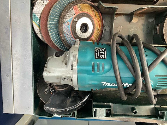 Makita haakse slijpmachine - afbeelding 3 van  4