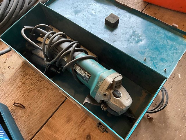 Makita haakse slijpmachine - afbeelding 3 van  3