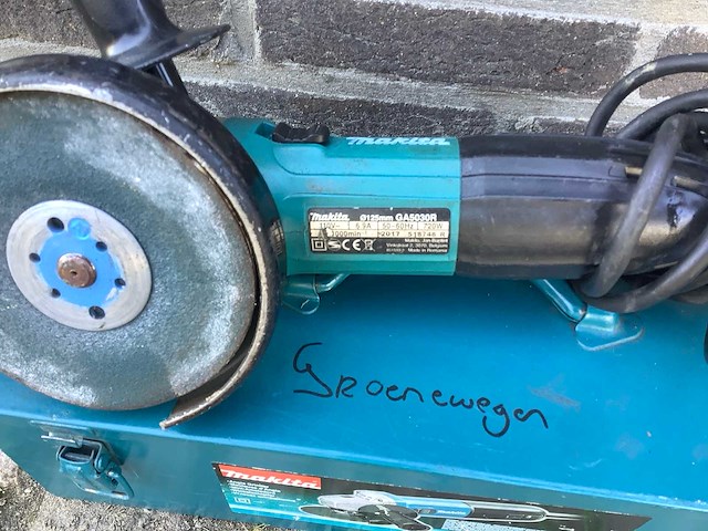 Makita haakse slijpmachine - afbeelding 3 van  3